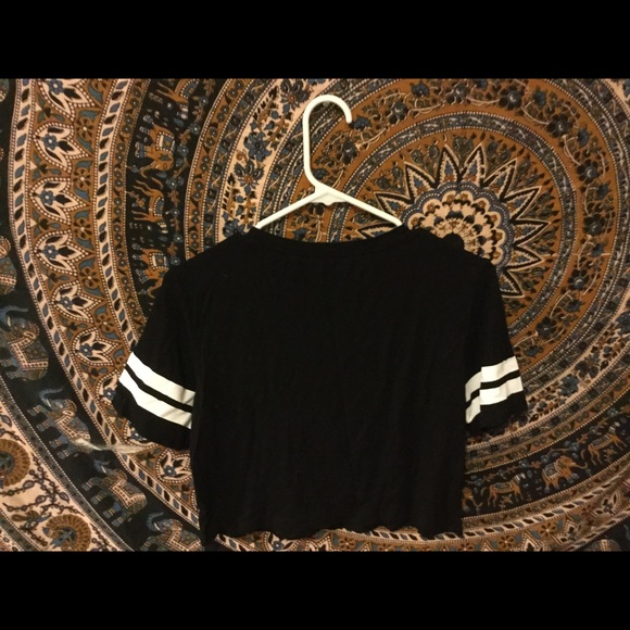 Crop top - Picture 2 of 3